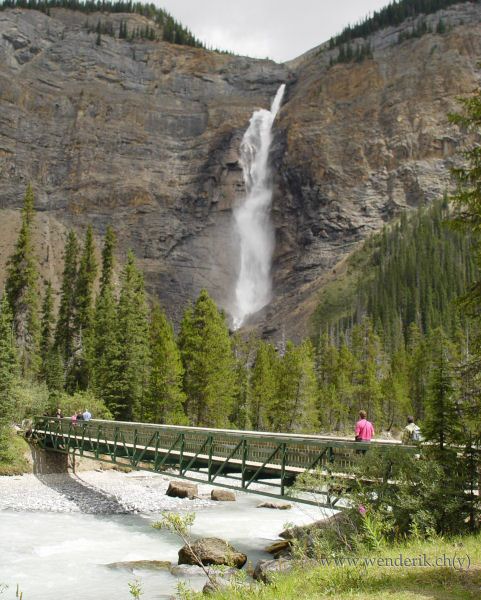  TAKAKKAW Falls, Field, Yoho national Park, British Columbia, Canada... 