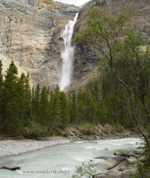  TAKAKKAW Falls, Field, Yoho national Park, British Columbia, Canada... 