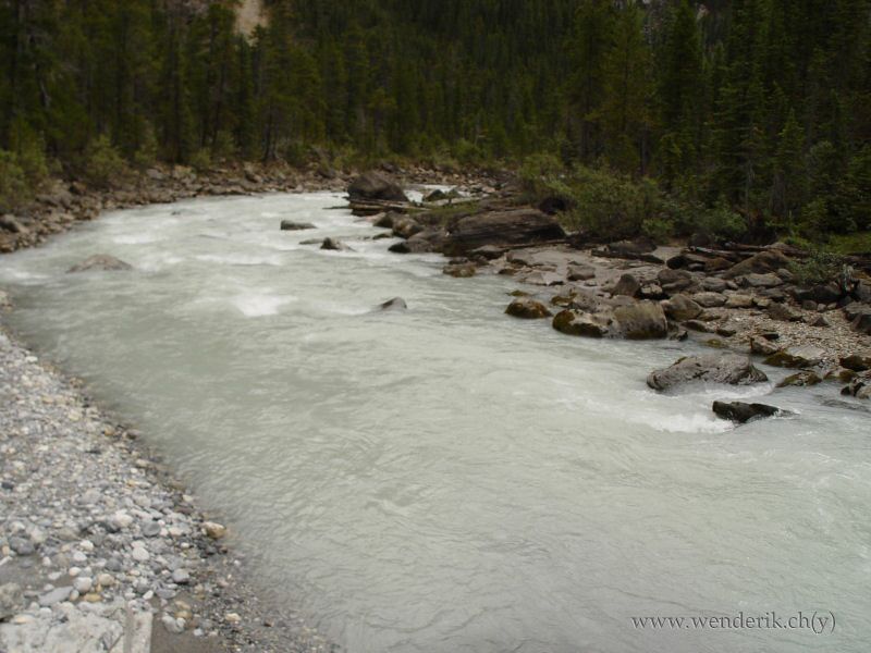 TAKAKKAW Falls, Field, Yoho national Park, British Columbia, Canada... 