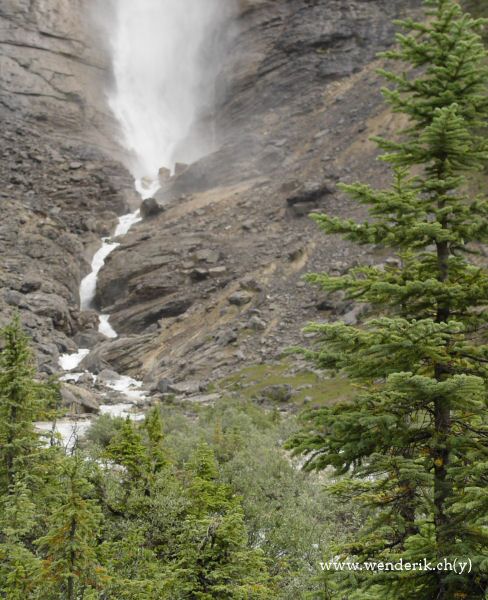 TAKAKKAW Falls, Field, Yoho national Park, British Columbia, Canada... 