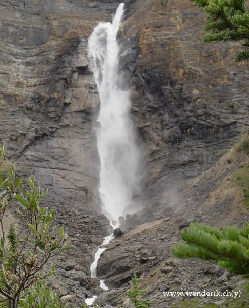 TAKAKKAW Falls, Field, Yoho national Park, British Columbia, Canada... 