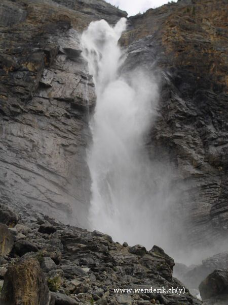  TAKAKKAW Falls, Field, Yoho national Park, British Columbia, Canada... 