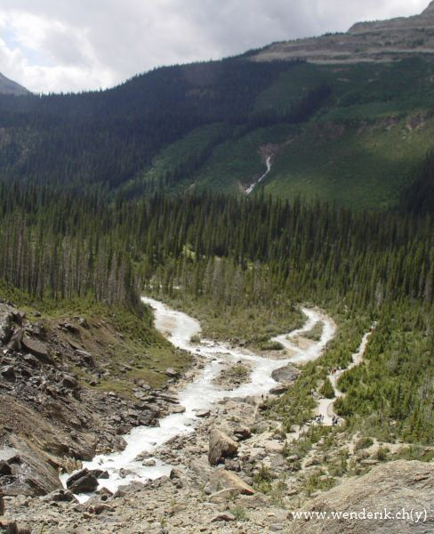  TAKAKKAW Falls, Field, Yoho national Park, British Columbia, Canada... 