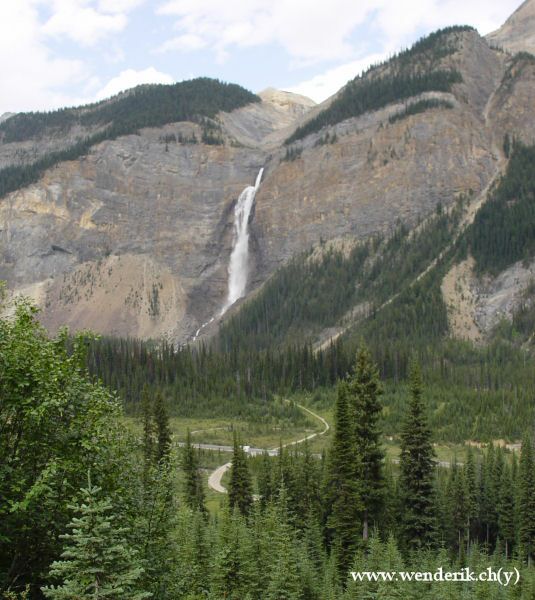  TAKAKKAW Falls, Field, Yoho national Park, British Columbia, Canada... 