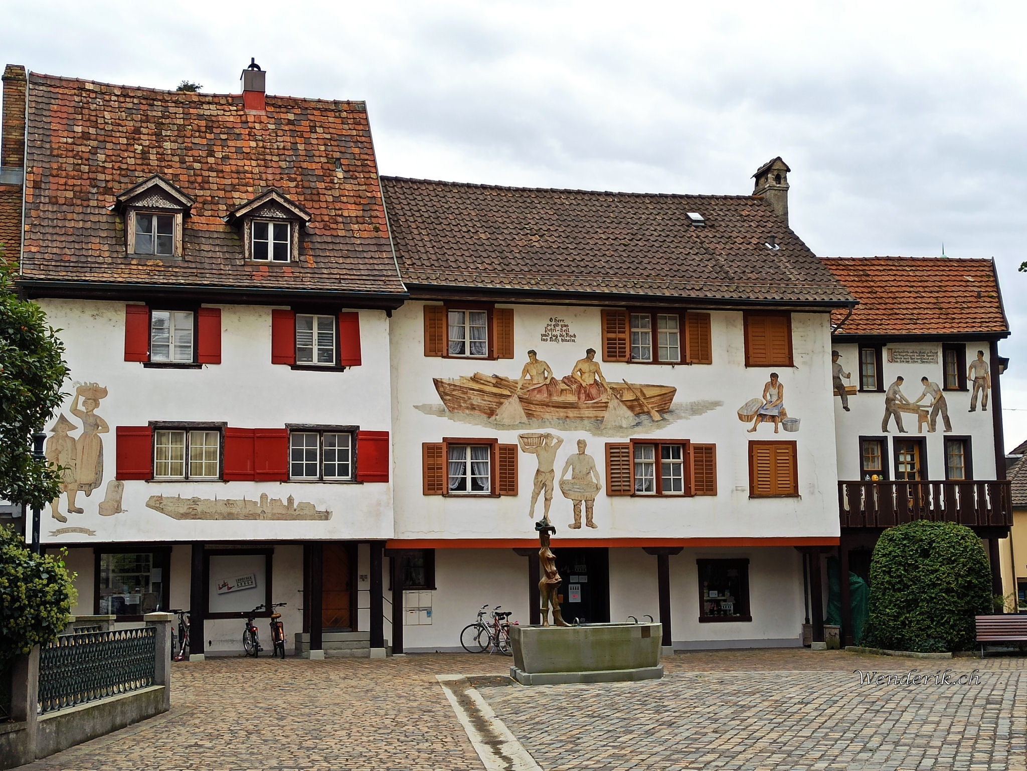 Horn... Maisons peintes...