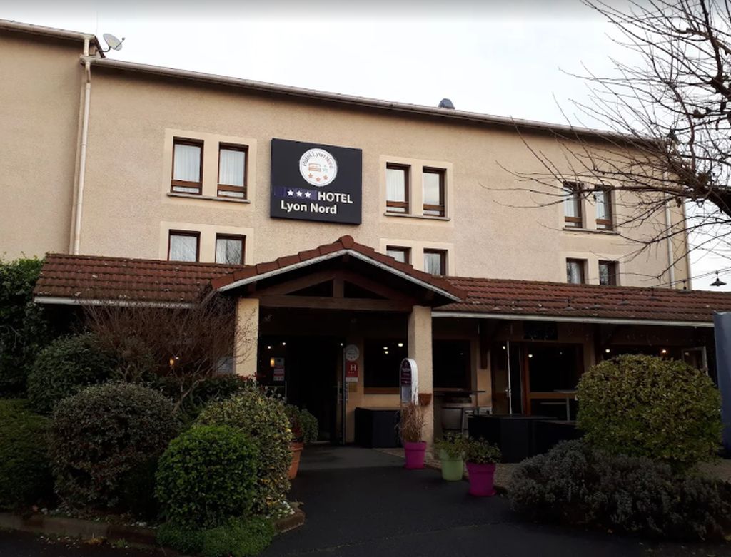 greet hotel Massieux...