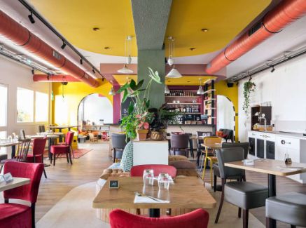 greet hotel Massieux...